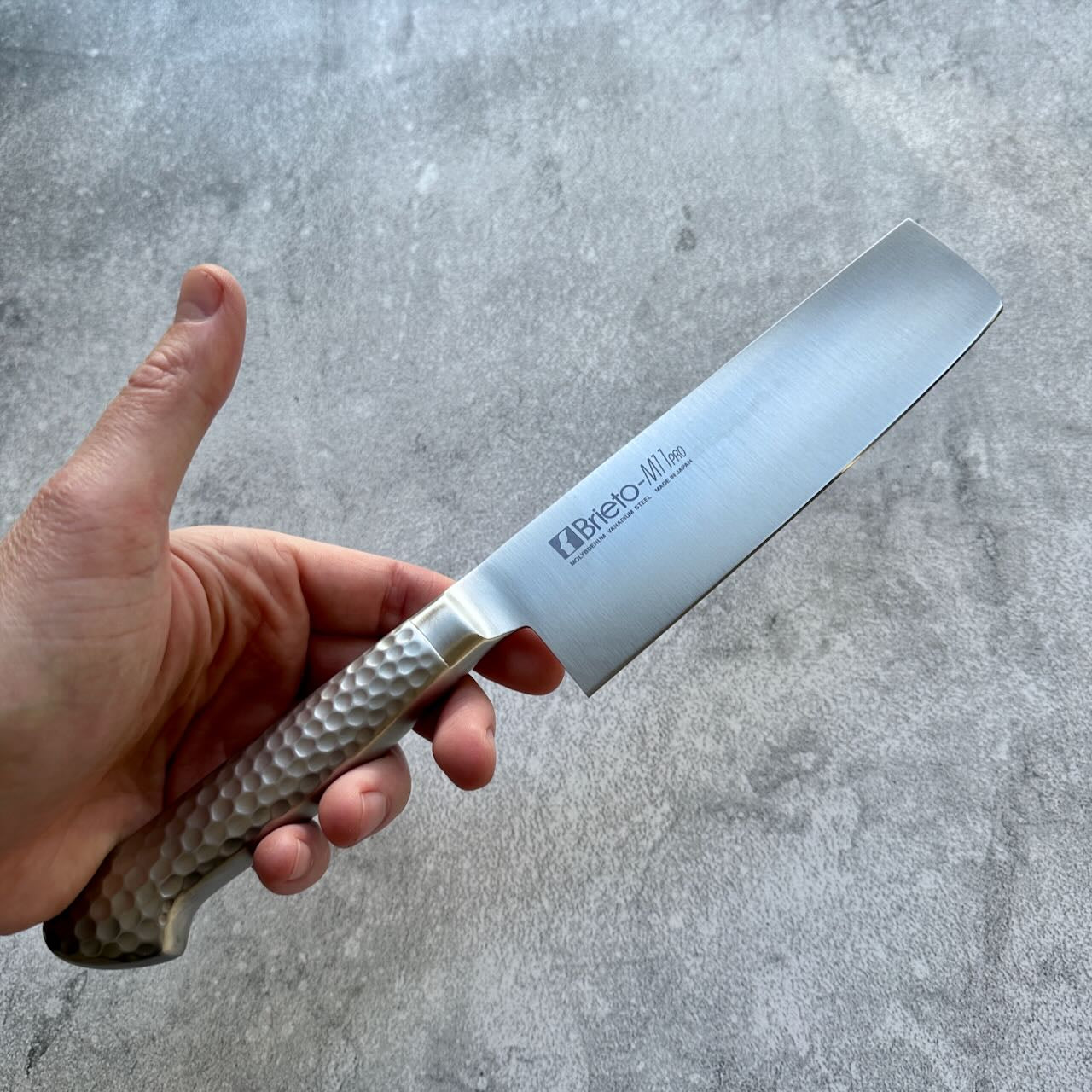 ブライトM11プロ中華包丁#7 Brieto-M11pro 楽天市場】brieto m11pro 中華包丁＃7(本焼) 220×110mm 中厚 m1169の通販