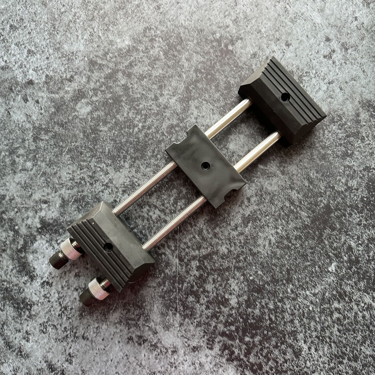 Adjustable stone holder - Kamimoto